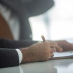 Nach einem Todesfall sollten so schnell wie möglich laufende Verträge gekündigt werden. Bildquelle: © Getty Images / Unsplash.com