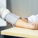 Gesundheitliche Probleme lassen sich auch durch regelmäßige Check Up Termine beim Hausarzt vorbeugen. Bildquelle: © Getty Images / Unsplash.com