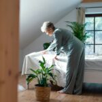 Im Bett verbringen wir idealerweise eine angenehme und entspannte Zeit, um unserem Körper und geist die notwendige Erholung zu schenken. Bildquelle: © Getty Images / Unsplash.com