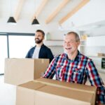 Es muss nicht zwingend ein Umzug Anlass sein sich von vielen Dingen einfach zu trennen. Aber wohin mit all den Büchern, Klamotten etc.? Bildquelle: © Getty Images / Unsplash.com