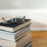 Im Laufe der Zeit sammeln sich nicht selten sehr viele Bücher an. Hier ein paar Tipps wie Sie diese sinnvoll weitergeben können. Bildquelle: © Kari Shea / Unsplash.com