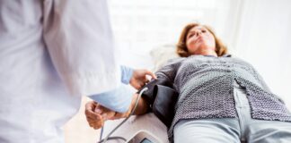 Von Vorsorge bis Behandlung: Die vielseitige Welt der Allgemeinmedizin Die Allgemeinmedizin, oft durch den Hausarzt dargestellt, ist eine wichtige Säule in unserem Krankensystem. Bildquelle: © Getty Images / Unsplash.com