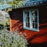 Ein Gartenhaus kann ein Ort für ganz viele Dinge sein: Entspannung, Kreativität, Handwerken oder einfach nur zusätzlicher Abstellraum. Bildquelle: © Melanie Kanzler / Unsplash.com