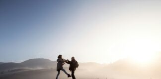 Fit im Alter: Mit Leichtigkeit durchs Leben Um mit Leichtigkeit das Leben ab 59plus zu genießen, spielen ganz unterschiedliche Faktoren eine Rolle. Bildquelle: © Getty Images / Unsplash.com