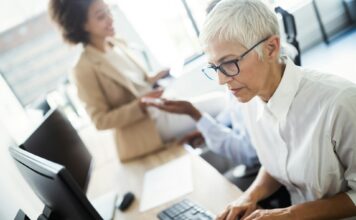 Altersgerechtes Marketing: Optimierung Ihrer Online-Strategien für die Generation 59plus Das Online-Marketing sollte in jedem Fall immer auf die jeweilige Zielgruppe zugeschnitten sein. Bildquelle: © Getty Images / Unsplash.com