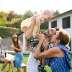 Die Garderobe der Generation 59pplus darf gern authentisch und selbstbewusst sein – also auch durchaus Farbe bekennen. Bildquelle: © Getty Images / Unsplash.com