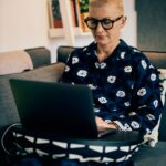 Eine freiberufliche Tätigkeit im Ruhestand bietet die Möglichkeit sein Knowhow auch weiterhin sinnvoll einzubringen – auch ganz entspannt aus dem HomeOffice. Bildquelle: © Getty Images / Unsplash.com