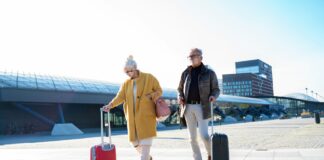 Im fortgeschrittenen Alter verreisen – so packen Sie richtig! Je nach Art der Reise sollte auch das Gepäckstück ausgesucht werden, damit man möglichst optimal unterwegs ist. Bildquelle: © Getty Images / Unsplash.com