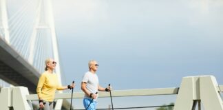 Gelenkschutz im Alter: Warum Prävention entscheidend ist Die tägliche Dosis Bewegung sorgt für eine gute Stabilität der Gelenke und das diese nicht "einrosten". Bildquelle: © Getty Images / Unsplash.com