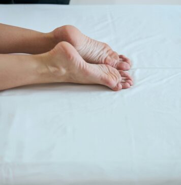 Sommer, Sonne, Füße – warum Fußcreme so wichtig ist Verwöhnen Sie ihre Füße immer mal wieder mit wertvollen und reichhaltigen Fußcremes - sie werden es Ihnen danken. Bildquelle: Getty Images / Unsplash.com