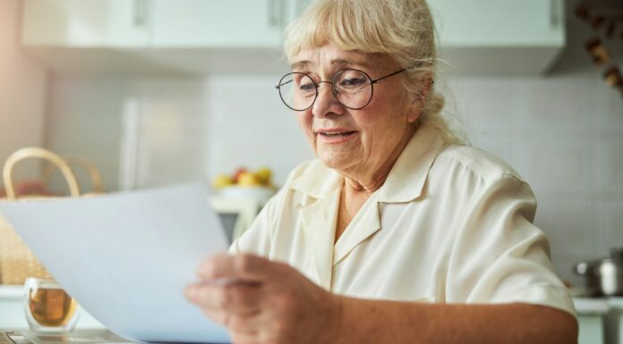 Tipps für die Suche nach dem passenden Stromtarif Es ist sehr wichtig auch das Kleingedruckte zu lesen und die Konditionen zu prüfen, bevor man den Anbieter wechselt. Bildquelle: © Getty Images / Unsplash.com