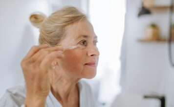 Alterungsprozess: Die Zeit zurückdrehen mit frischen und jungen Augen Es gibt inzwischen unterschiedlichste Möglichkeiten den natürlichen Alterungsprozess ein weig aufzuhalten. Wichtig dabei ist natürlich: das richtige Maß zu finden! Bildquelle: © Getty Images / Unsplash.com