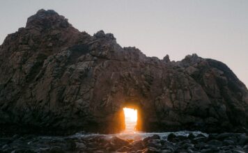 Grabsteine für Urnengräber Unser Ableben bedeutet auch immer eine Entscheidung darüber, wie wir bestattet werden sollen/wollen. Bildquelle: © Colin Meg / Unsplash.com