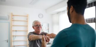 Physiotherapie gegen chronische Schmerzen Eine Vielzahl chronischer Schmerzen lassen sich durch regelmäßige Physiotherapie erfolgreich behandeln. Bildquelle: © Getty Images / Unsplash.com