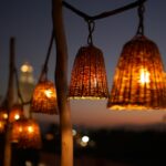 Oft lässt sich der Außenbereich einer Wohnung oder Hauses, mit einfachen Mitteln gemütlich und heimelig gestalten. Bildquelle: © Clem Onojeghuo / Unsplash.com