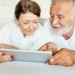 Personalisierte Geschenke lassen sich bei Famwall ganz einfach online gestalten. Bildquelle: © Curated Lifestyle / Unsplash.com