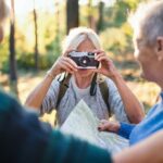 Eine bestehende Harninkontinenz – die vor allem keine Frage des Alters ist – sollte auf keinen Fall den Alltag und die gemeinsamen Aktivitäten mit Freunden:innen beeinträchtigen. Bildquelle: © Getty Images / Unsplash.com