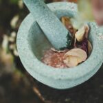 Natürliche Mittel wie z. B. Artemsia Annua können bei gesundheitlichen Beschwerden deutliche Erleichterung verschaffen. Bildquelle: © Katherine Hanlon / Unsplash.com