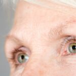 Lästiges Augenzucken kann ganz unterschiedliche Ursachen haben. Man sollte ihnen jedoch in jedem Fall auf den Grund gehen. Bildquelle: © Getty Images / Unsplash.com