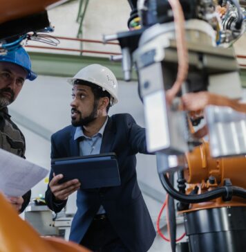 Modernste Fertigungstechnologien – Innovationen, die die Zukunft prägen Dank modernster Fertigungstechnologien befindet sich die blechverarbeitende Industrie in einem enormen Wandel. Bildquelle: © Getty Images / Unsplash.com