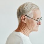 Die Brille ist neben der medizinischen Notwendigkeit auch Ausdruck der Persönlichkeit und sollte auch deswegen mit Bedacht ausgesucht werden. Bildquelle: © Getty Imges / Unsplash.com