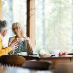 Ob in einem Café oder Restaurant – das bargeldlose Bezahlen mit der Karte oder Apple Pay ist inzwischen ganz normal. Bildquelle: © Getty Images / Unsplash.com