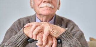 Sicher Zuhause: Die Vorteile von Hausnotrufgeräten für ältere Menschen Wenn die eigene Mobilität nachlässt, Sie aber weiterhin in den eigenen vier Wänden leben möchten, dann ist ein Hausnotrufgerät perfekt. Bildquelle: © Getty Images / Unsplash.com