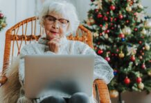 Ohne Bargeld bezahlen Viele Weihnachtsgeschenke werden inzwischen online gekauft. Achten Sie darauf für welche Bezahlart Sie sich entscheiden. Bildquelle: © Getty Images / Unsplash.com