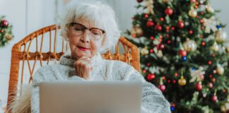 Ohne Bargeld bezahlen Viele Weihnachtsgeschenke werden inzwischen online gekauft. Achten Sie darauf für welche Bezahlart Sie sich entscheiden. Bildquelle: © Getty Images / Unsplash.com