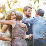 Die Hochzeit sollte mit zu den schönsten Ereignissen im Leben der eigenen Kinder gehören. Diese kann man z. B. mit liebevollen und individuellen Dankeskarten ein Stück weit unvergesslich machen. Bildquelle: © Getty Images / Unsplash.com