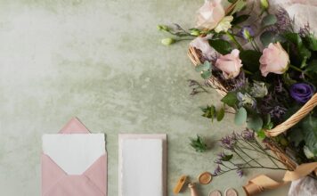 Danke sagen mit Stil: Die Bedeutung individueller Dankeskarten Individuell und persönlich gestaltete Dankeskarten sind eine wunderschöne Form sich bei den Gästen und fleißigen Helfern einer Hochzeit zu bedanken. Bildquelle: © Olivie Strauss / Unsplash.com