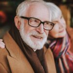 Zu einem guten Sehvermögen gehört nicht nur die Brille, sondern auch das richtige Licht. Bildquelle: © Getty Images / Unsplash.com