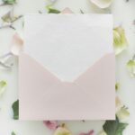 Schon der Briefumschlag zaubert dem Empfänger:in ganz sicher ein Lächeln ind Gesicht. Bildquelle: © Olivie Strauss / Unsplash.com