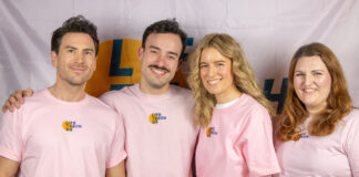 Bildung neu gedacht: Wie LifeTeachUs Generationen verbindet Das LifeTeachUs Team möchte jungen Menschen praxis- und lebensnahe Bildung vermitteln. Bildquelle: © LifeTeachUs.org