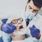 Regelmäßige Zahnarztbesuche gehören genauso zur Vorsorge wie ein jährlicher Check Up Termin beim Hausarzt oder dem Augenarzt. Bildquelle: © Getty Imges / Unsplash.com