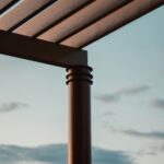 Ob manuell oder elektrisch betrieben, ein Pergola Lamellendach ist extrem individuell nutzbar. Bildquelle: © Carlos Macias / Unsplash.com