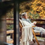 Ein großer Balkon oder eine Terrasse werden mit Hilfe eines Pergola Lamellendachs ein zusätzlicher Raum für fast jede Jahreszeit. Bildquelle: © Getty Images / Unsplash.com