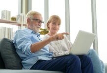 So funktioniert die Altersvorsorge in der Schweiz Das Thema Rente und Altersvorsorge betrifft auch Menschen in angrenzenden Ländern wie die Schweiz. Bildquelle: © Getty Images / Unsplash.com