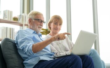 So funktioniert die Altersvorsorge in der Schweiz Das Thema Rente und Altersvorsorge betrifft auch Menschen in angrenzenden Ländern wie die Schweiz. Bildquelle: © Getty Images / Unsplash.com