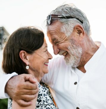 Rauchfrei im Alter: Wie E-Zigaretten den Ausstieg ab 59plus erleichtern können Die Zeit ab 50+ hält natürlich viele Veränderungen für uns bereit, aber auch ganz neue Herausforderungen. Bildquelle: © Curated Lifestyle / Unsplash.com