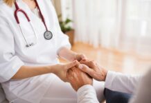 Seniorenbetreuung: Wann ist sie für ältere Menschen unumgänglich? Dadurch das wir immer älter werden, gewinnt auch das Thema "Seniorenbetreuung" immer mehr an Bedeutung. Bildquelle: © Getty Images / Unsplash.com