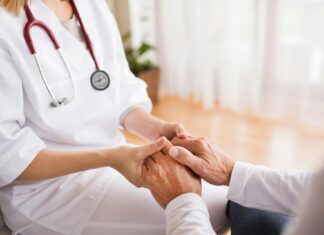 Seniorenbetreuung: Wann ist sie für ältere Menschen unumgänglich? Dadurch das wir immer älter werden, gewinnt auch das Thema "Seniorenbetreuung" immer mehr an Bedeutung. Bildquelle: © Getty Images / Unsplash.com