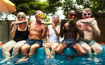 Gesund durch die Hitze kommen – auch im Alter 59plus Die nächste Hitzeperiode steht vor der Tür - lassen Sie uns das beste daraus machen. Wir haben dazu heute ein paar Tipps für Sie. Bildquelle: © Curated Lifestyle / Unsplash.com