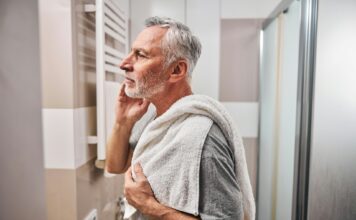 Haptik, Farbe, Verlegung – wie Fliesen aus dem Bad einen Lebensraum machen Das Badezimmer ist der funktionalste Raum in einerm Wohnung/Haus: Oft ohne Fenster sind gerade die Fliesen entscheidend für eine gute Raumgestaltung. Bildquelle: © Getty Images / Unsplash.com