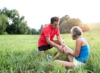 6 Tipps, um Gelenkschmerzen natürlich zu lindern Wenn die Gelenke auf einmal Schmerzen und der gewohnte Sport zur Herausforderung wird, helfen vielleicht die ein oder anderen Tipps. Bildquelle: © Getty Images / Unsplash.com