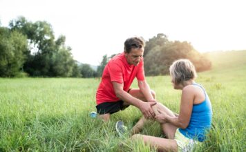 6 Tipps, um Gelenkschmerzen natürlich zu lindern Wenn die Gelenke auf einmal Schmerzen und der gewohnte Sport zur Herausforderung wird, helfen vielleicht die ein oder anderen Tipps. Bildquelle: © Getty Images / Unsplash.com