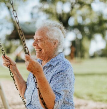 Gute Nerven bis ins hohe Alter In turbulenten Zeiten wie diesen ist es wichtig auch im Alter gute Nerven zu behalten - wir zeigen IHnen wie das geht. Bildquelle: © Curated Lifestyle / Unsplash.com