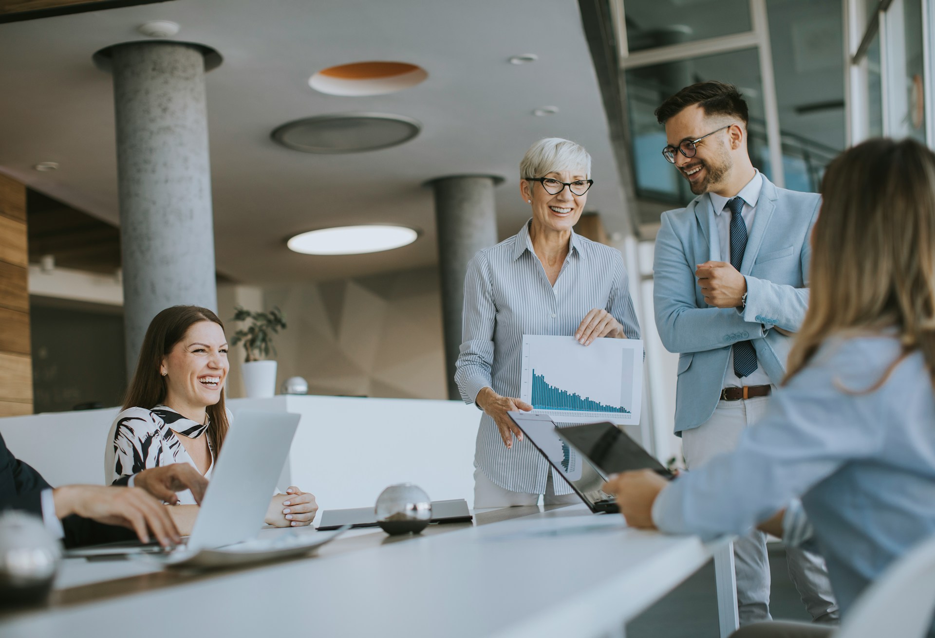 Auch die Generation 59plus erfährt zunehmend mehr die Veränderung in der Arbeitswelt. Arbeitsplätze werden mobiler und sog. Office Lockers spielen dabei eine durchaus wesentliche Rolle. Bildquelle: © Getty Images / Unsplash.com Auch die Generation 59plus erfährt zunehmend mehr die Veränderung in der Arbeitswelt. Arbeitsplätze werden mobiler und sog. Office Lockers spielen dabei eine durchaus wesentliche Rolle. Bildquelle: © Getty Images / Unsplash.com