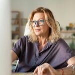 Spätestens seit Corona ist der Mix aus Homeoffice und Anwesenheit im Büro zur Normalität geworden. Damit einher geht natürlich auch eine Veränderung der bisherigen Arbeitsplatzstruktur. Bildquelle: © Getty Images / Unsplash.com