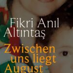 “Zwischen uns liegt August” von Fikri Anil Altintas, erschienen im C.H. Beck Verlag. Bildquelle: © C.H. Beck Verlag